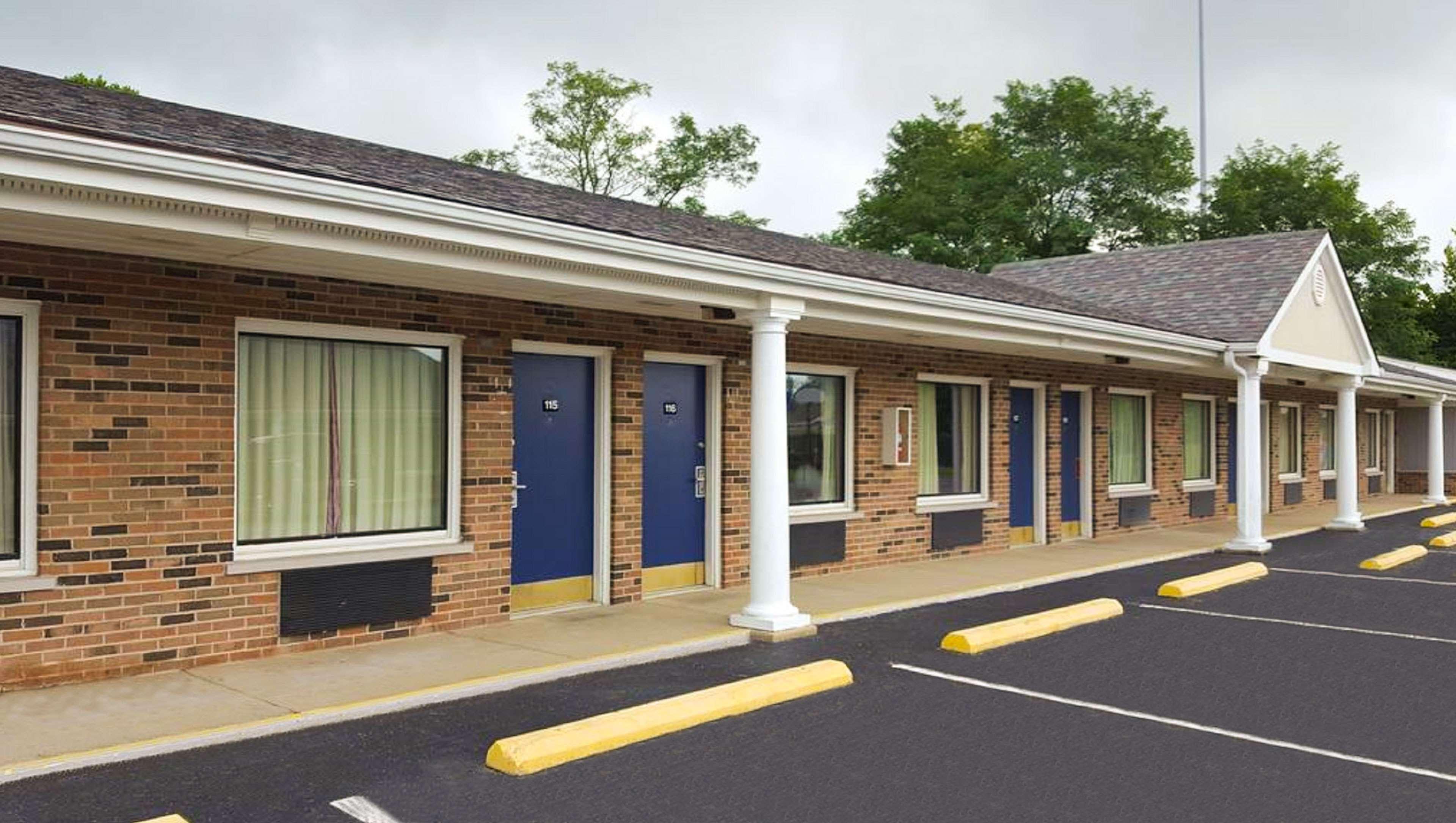 Sunrise Inn Williamstown Exterior photo