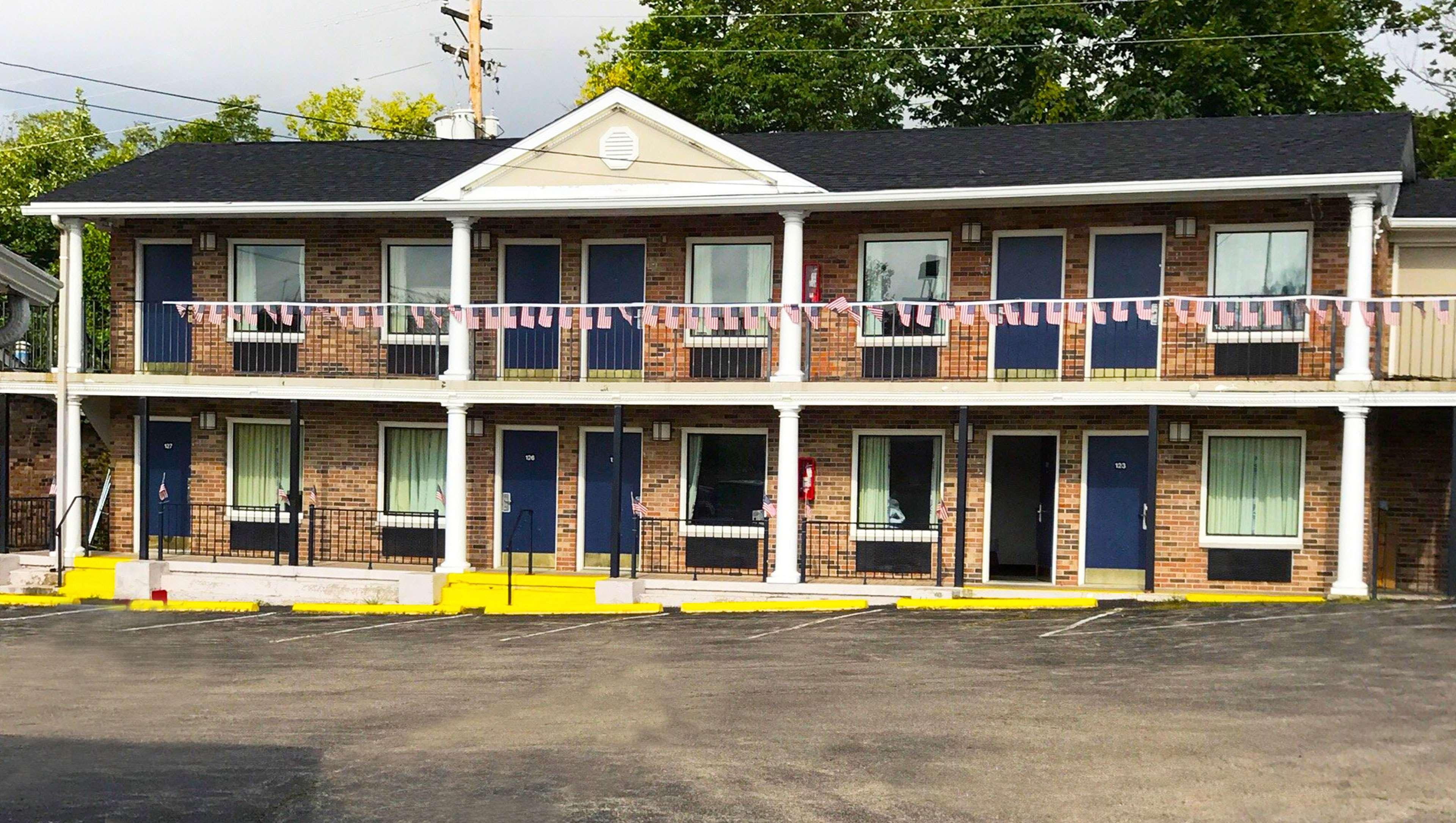 Sunrise Inn Williamstown Exterior photo