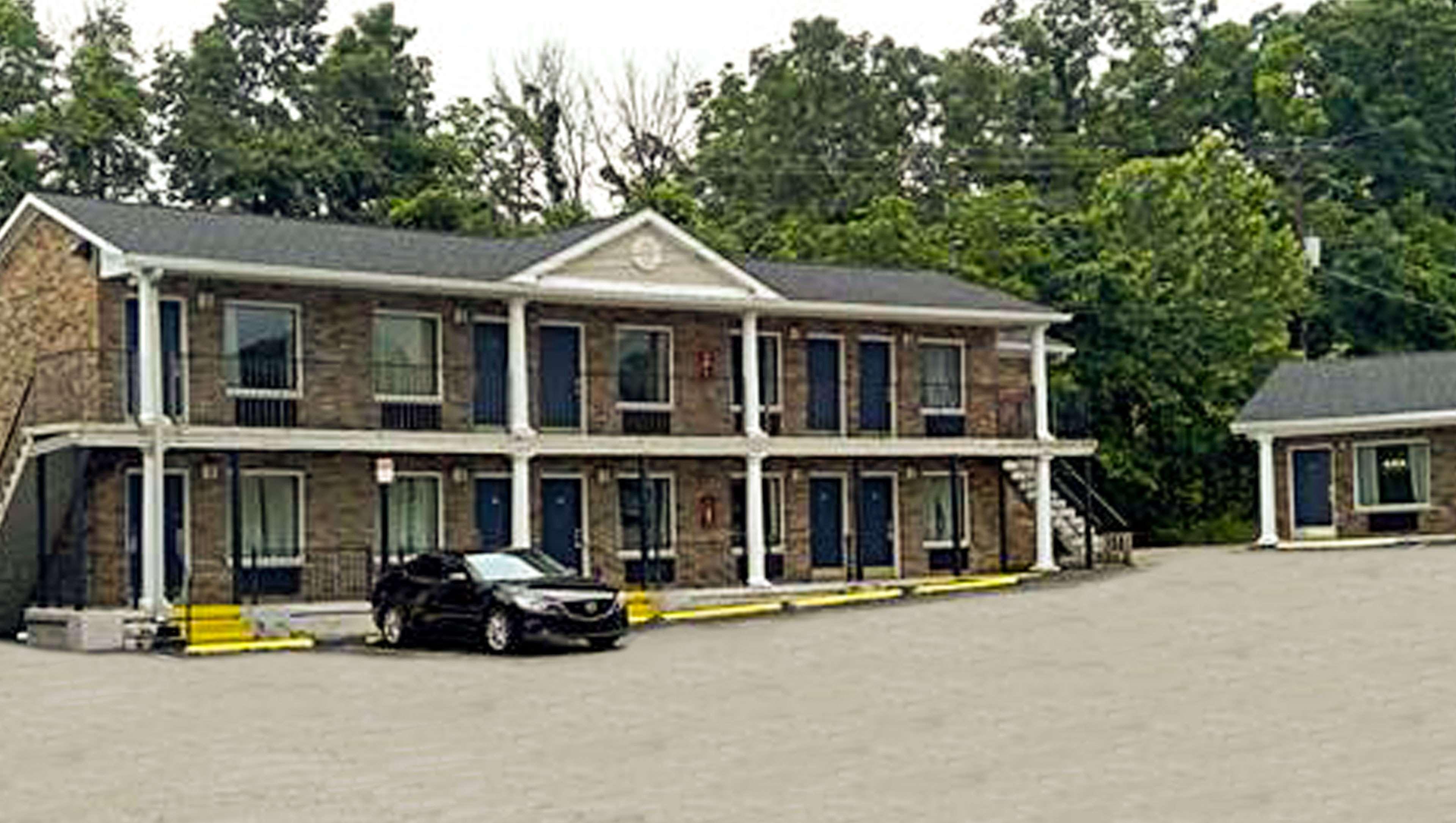 Sunrise Inn Williamstown Exterior photo