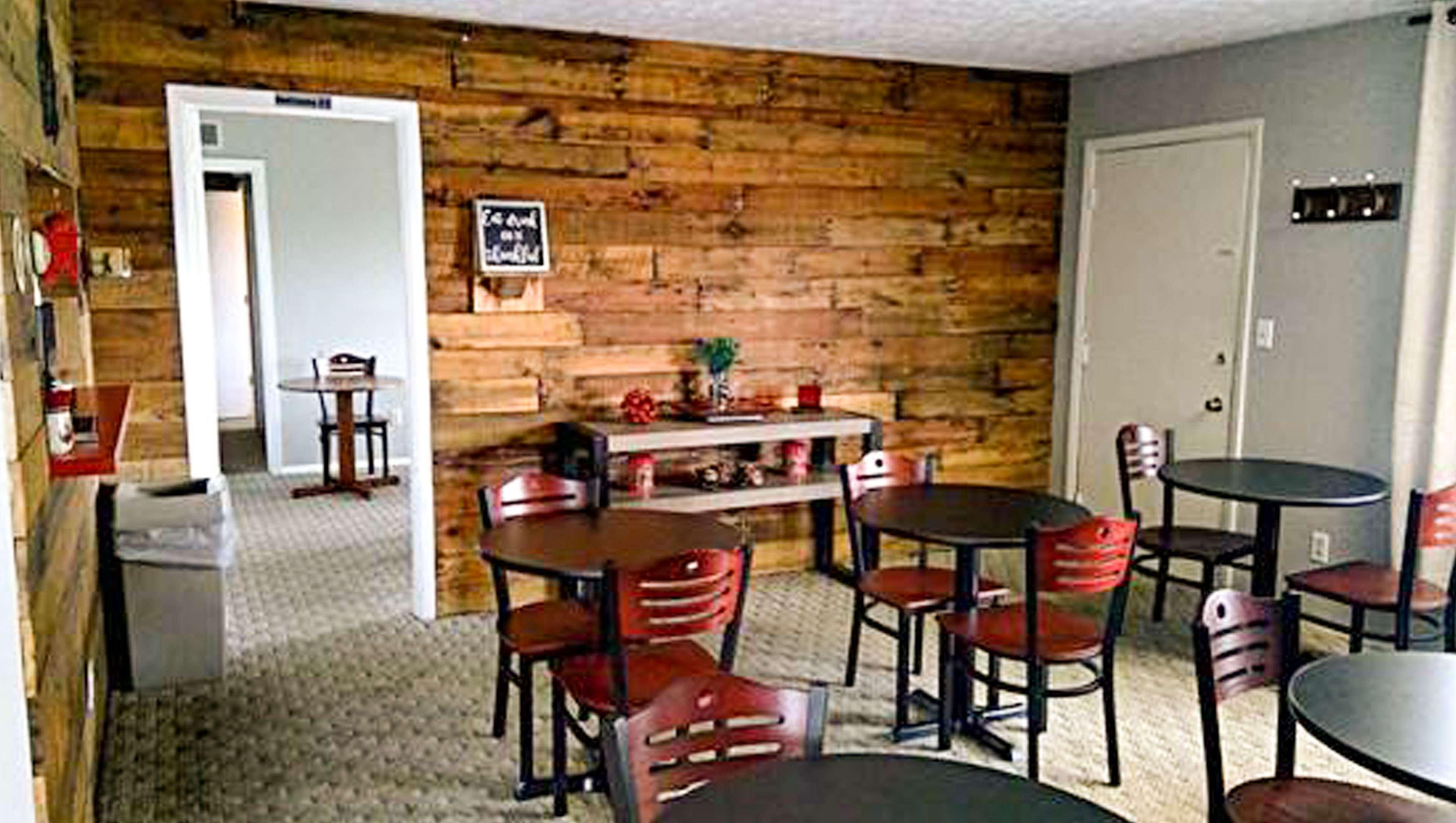 Sunrise Inn Williamstown Exterior photo